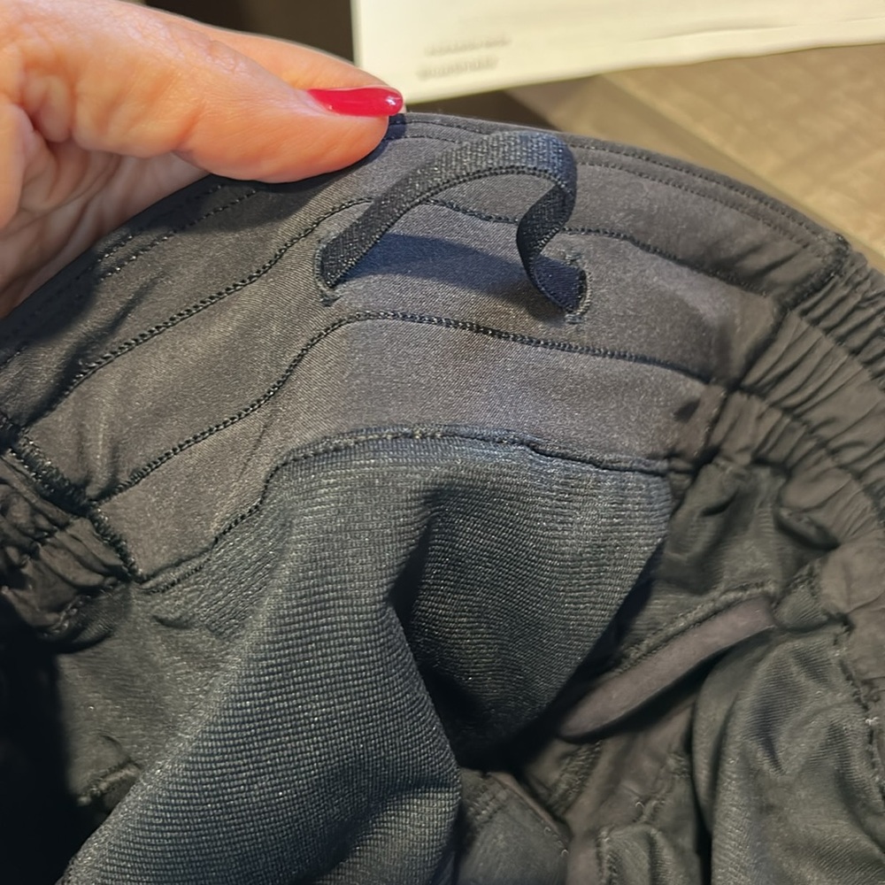 Lululemon black shorts - size 4 - Picture 8 of 8